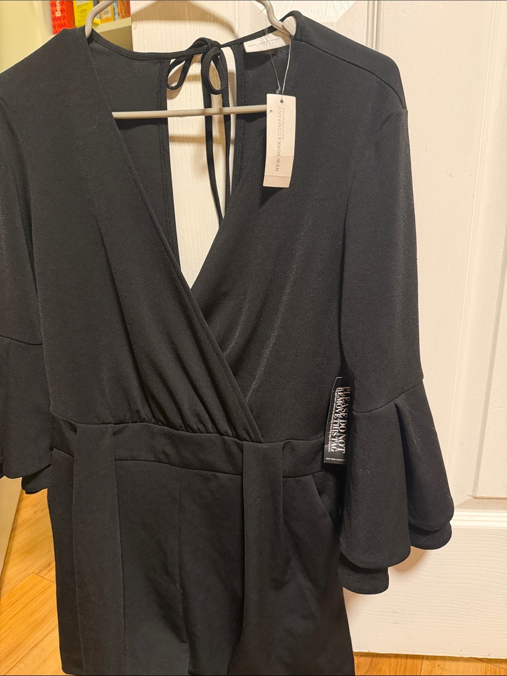 NWT New York & Co Stretch Black Suplice Ruffle Sleeve V-Neck Romper XS - Picture 4 of 4